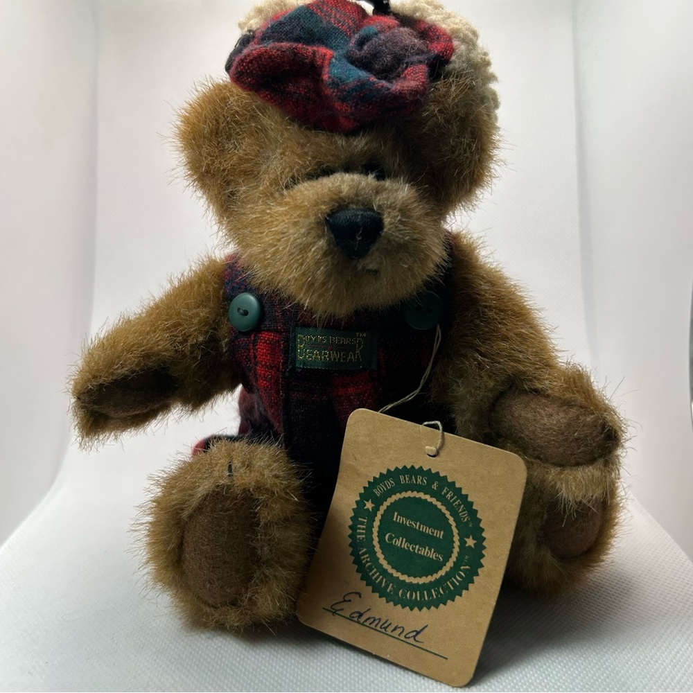 Boyd’s Bears teddy bear Edmund plaid overalls and hat